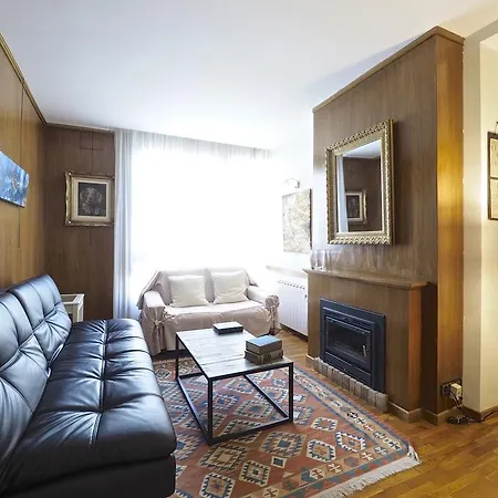 Gran Via Borrell Flat